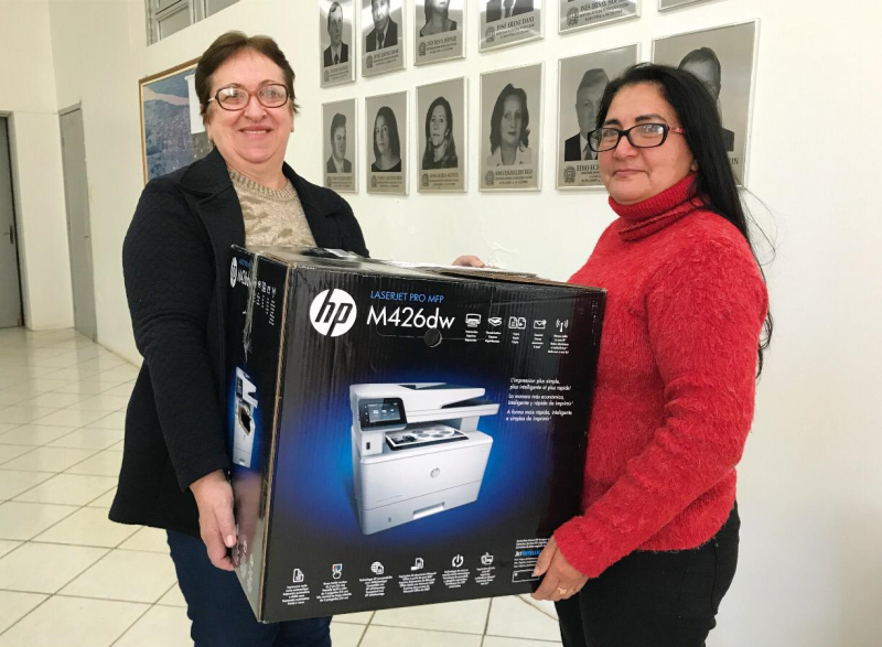 ESCOLAS RECEBEM IMPRESSORAS E CLIMATIZADORES